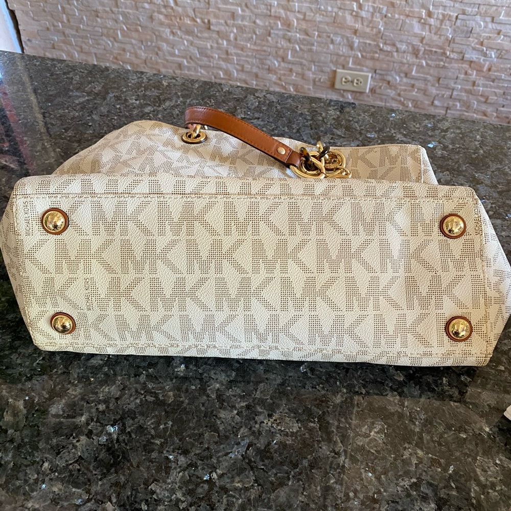 Michael Kors tote/crossbody w tortis handle - Picture 3 of 8